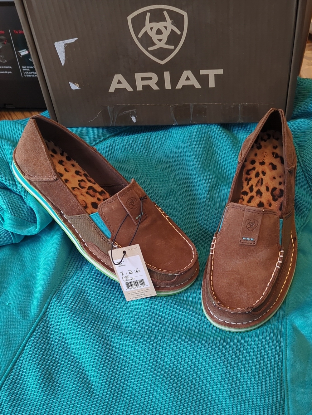 💙NWT Women’s Ariat leather Cruisers blue (teal) loafer size 9💙